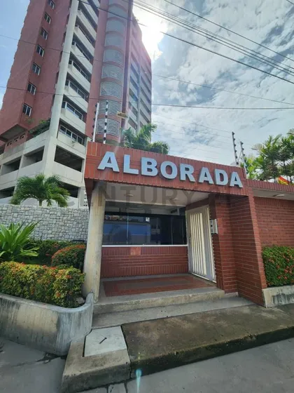 En Venta Apartamento En Lecheria En El C.r. Alborada - Principal De Lecheria