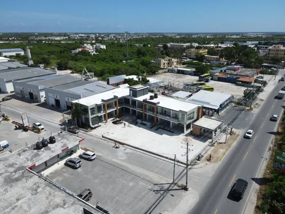 Local Comercial En Ave. Barceló, Bávaro, Punta Cana, 89m2, 1 Baño, 15 Parqueos Comunes, Excelente Ubicacion, Seguridad, Zona De Alto Transitito Y Rentabilidad Garantizada, Invierte En Tu Negocio. 