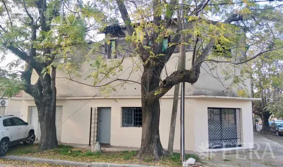 Venta De Casa Para Dos Familias Con Cochera En Monte Grande
