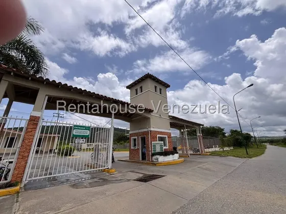 María Reyes Vende Bella Y Acogedora Casa En Conjunto Privado Con Vigilancia 24/7, En La Ensenada.