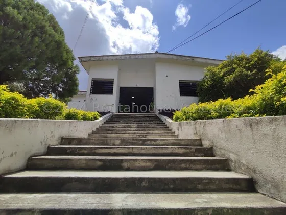 Inmueble Comercial En Venta Ideal Para Consultorios Medico San Juan De Los Morros Gjg 25-13611