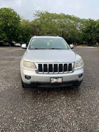 Jeep Grand Cherokee Laredo V6 4x2 At