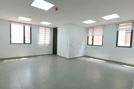 Oficina En Arriendo En Chico Norte. Cod A6556