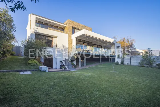 Mediterránea En Condominio, Con Buena Conectividad