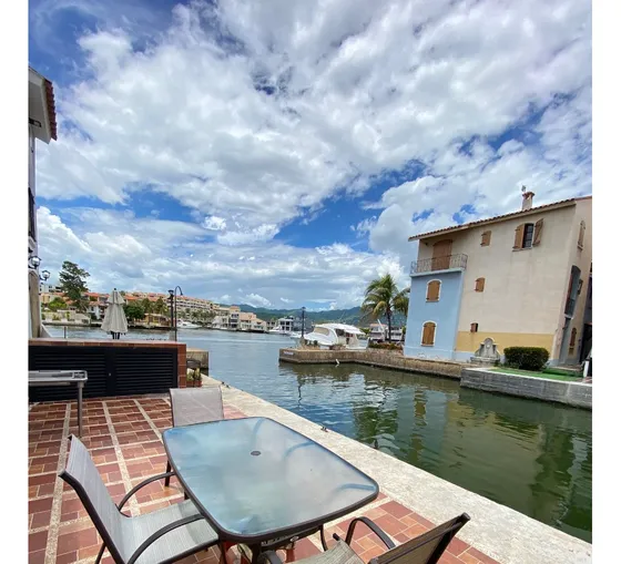 Villa De 3 Niveles Doble Parcela Residencia Pueblo Viejo Puerto La Cruz Lecheria Complejo Turistico El Morro
