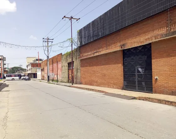 En Alquiler Galpon De 750 Metros La Candelaria (ac)