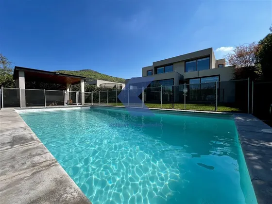 Casa En Venta De 6 Dorm. Mas Estar En Canquen Norte