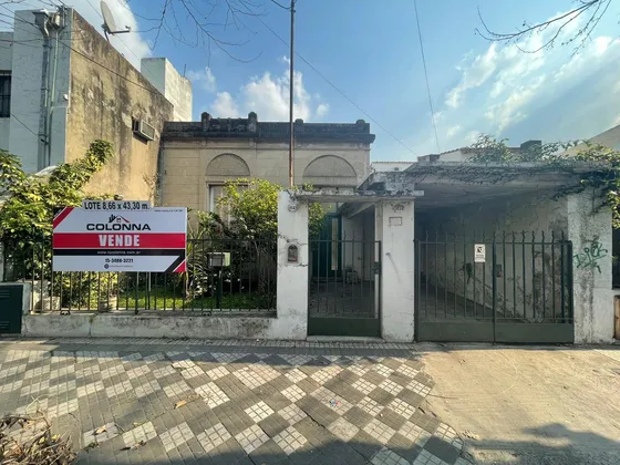 Casa - Lote- Terreno  - Santos Lugares - Buena Ubicación