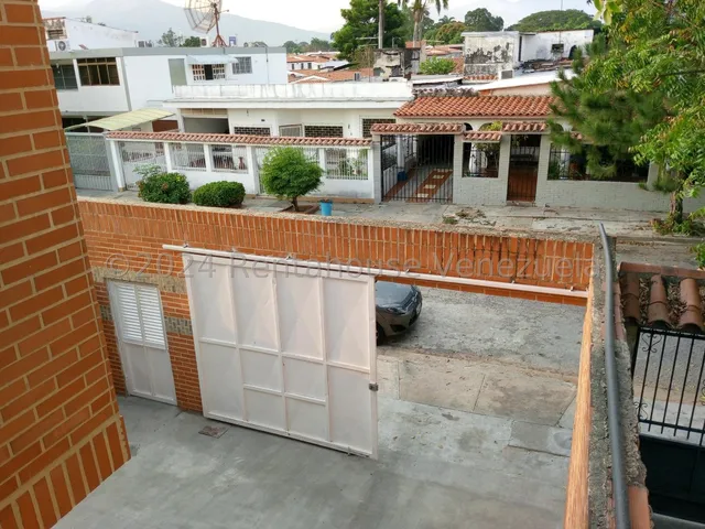 Casa Quinta,calle Cerrada De Dos Niveles  24-19753