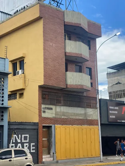 Alquilo Local Ubicado En Avenida Bolívar / Es19