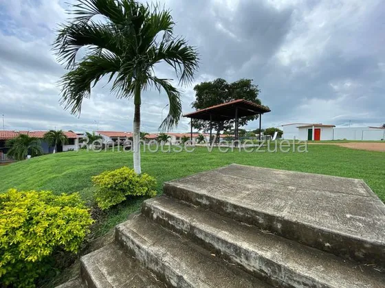 Maritza Lucena Vende Bella Y Acogedora Casa En Cabudare, Privado Con Vigilancia 24/7. Aire Acondicionado, Cocina Concepto Abierto, Patio Agradable.
