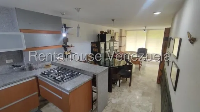 Sb Imagina Llegar A Casa Después De Un Largo Día De Trabajo Y Ser Recibido Por Un Espacio Que Irradia Calidez Y Confort. Te Presentamos Un Encantador Apartamento En La Exclusiva Urb. Escampadero