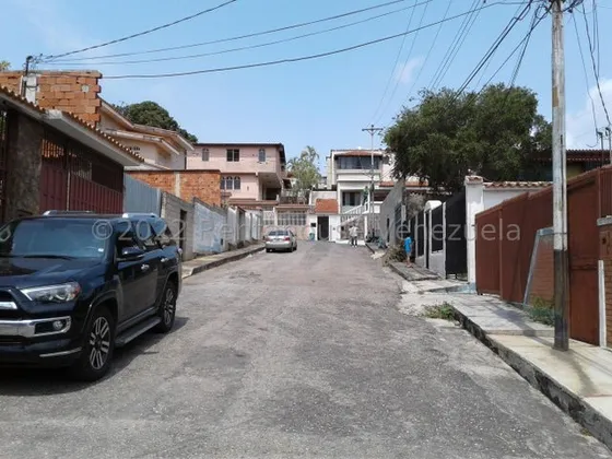 Raiza Suarez Vende Amplio Terreno  En El Este De Barquisimeto, 2 3 5 4 4 7 Zona De Proyección Urbana,  Cuenta Con Vigilancia Privada Las 24 Horas Y Control De Acceso. 423 Metros Planos, Tanque Subterr