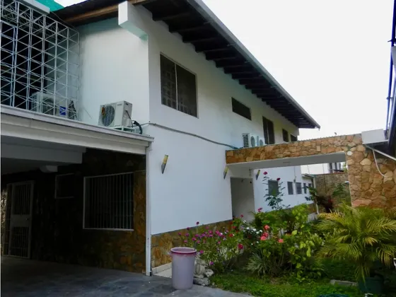 Se Vende Casa 490m2 4h+s/6b/4p Los Naranjos 8906