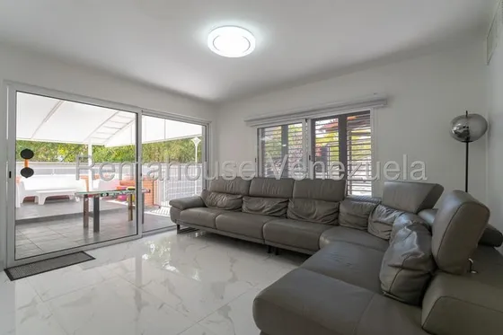 Venta Moderna Y Encantadora Casa En La Tahona 2514428 Ijp 