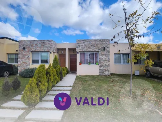 Casa En Alquiler - Monte Grande, Barrio Los Robles