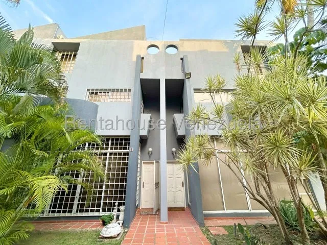 Erika Armeya Vende, Casa Quinta En La Urbanizacion El Pedregal De Barquisimeto. Flex: 25-18070