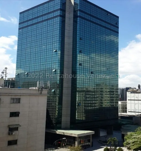 Se Alquila O Se Vente Oficina Remodelada Con Vista Panoramica Ubicada En La Torre Credicard En Chacaito  22-25325