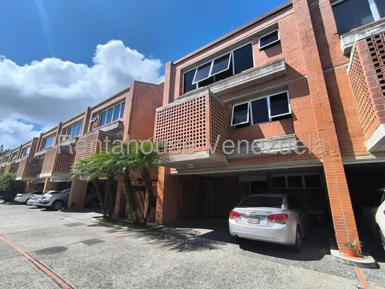 Vendo Hermoso Townhouse En El Hatillo   Negociable 