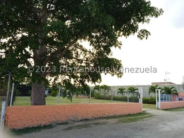 Gabi Irastorza Te Ofrece Hermosa Granja En Cabudare Carretera El Mayal, Zona Segura Y Tranquila Y Con Agua Constante, Ideal Para Desarrollar Proyecto Gastronómico Codigo 24 23612.