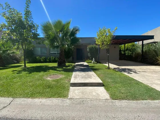 Casa En Venta - 3 Dormitorios 3 Baños - 807mts2 - Dique Luján