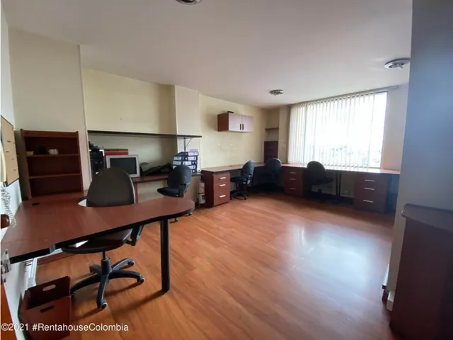 Comercial En  Lago Gaitan(bogota) Rah Co: 25-1267