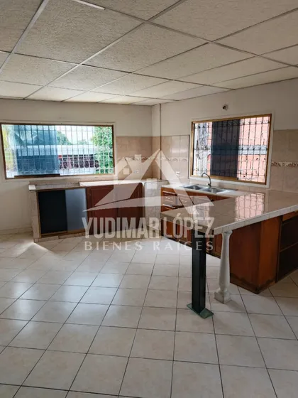 Ofrecemos En Alquiler Anexo En Barrio Independencia, Cerca Del Unicentro, Maracay 