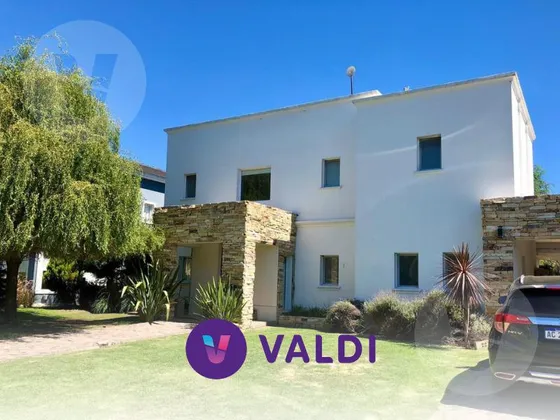 Casa En Venta Y Alquiler - Barrio El Centauro, Canning