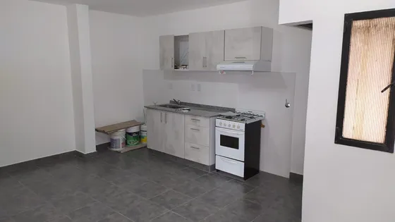 Depto Al Frente En Alquiler 1 Hab, Cocina Comedor, 1 Baño