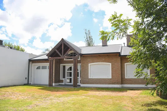 Casa En Venta En Funes Barrio Don Juan