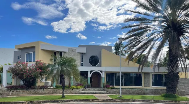 Casa Las Villas Lechería Venta 1077 M2