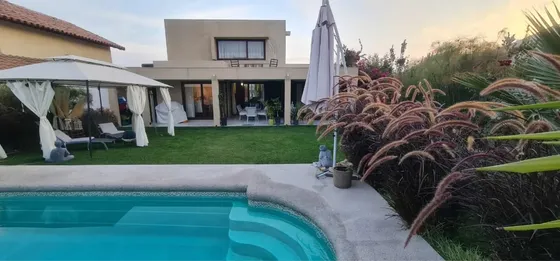 Vendo Hermosa Casa Grande 3d3b +2taller Piscina Piedra Roja