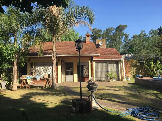 Vendo Casa Quinta Chalet Con Escritura, Planos, Gas.
