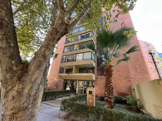 Se Vende Amplio Depto Excelente Ubicación Y Conectividad