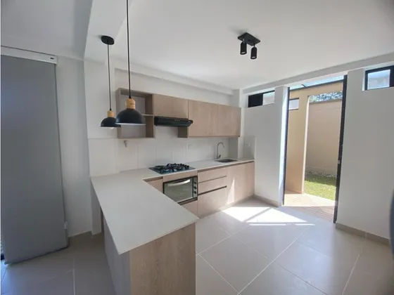 ¡en Venta! Hermosa Casa En La Unidad Jardines De La Colombiere.