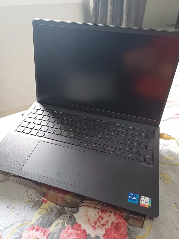 Dell Inspiron 15 3530 Intel Core i7 32GB RAM SSD 1TB Windows 11