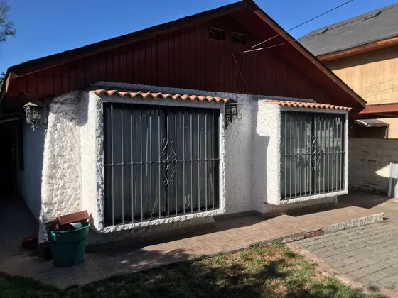 Casa En Las Condes - 3 Dormitorios Y 2 Baños
