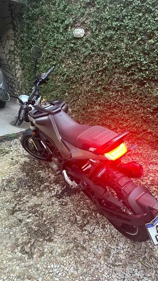 Husqvarna Svartpilen 401
