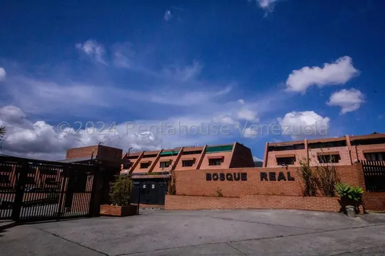Espectacular Townhouse Con Clima De Montaña, Iluminado Y Pozo De Agua En Venta En La Trinidad Yf