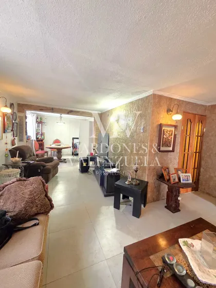 Amplia Casa Esquina En Venta En San Joaquín (172043)