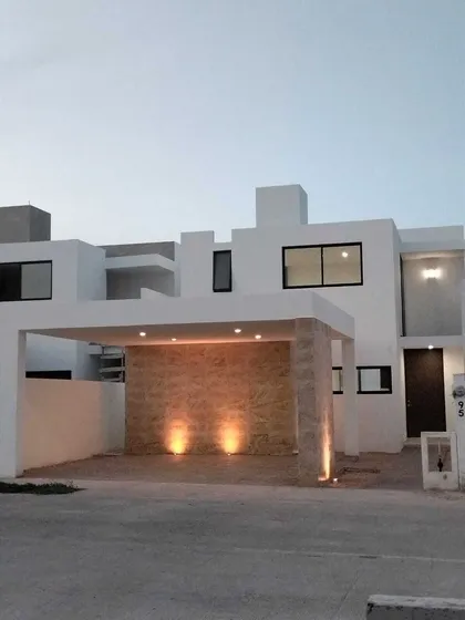 Casa En Venta En Privada Residencial Xcanatun Cholul