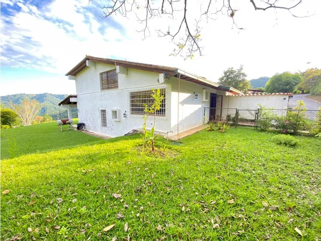 Se Vende Casa 1330m² 5h+1s/5b+1s/4p Loma Larga El Hatillo