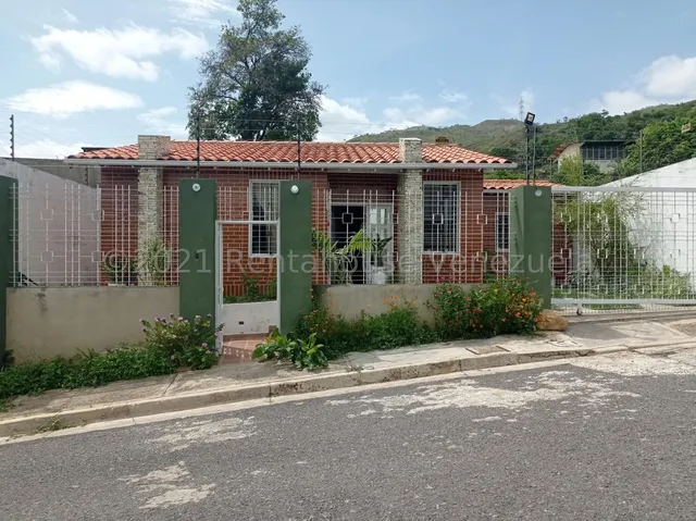 Vendo Hermosa Casa Ubicada En El Recreo La Victoria, Cód. 25-14252 Myc