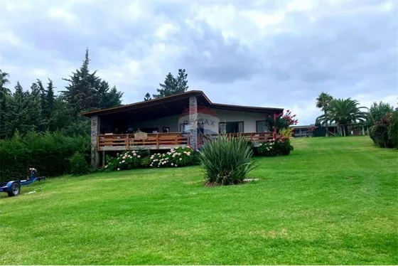 Se Vende Espectacular Casa En Lago Rapel 5d-3b