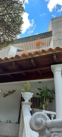 Casa En Venta. Urb. Los Naranjos. 654,85 Mt2. 5h+s/5b+s/4e