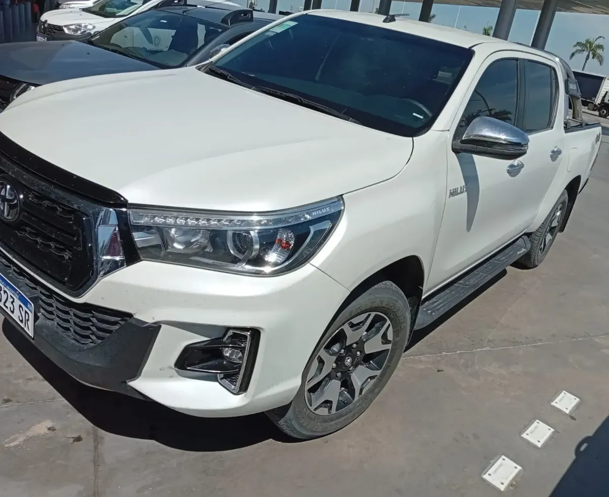 Selling Hilux SRX 4x4 Automatic - Excellent Condition