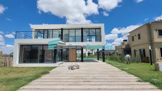 Retasada! Casa Moderna A Estrenar Con Pileta En Barrio Privado Lagos De Canning