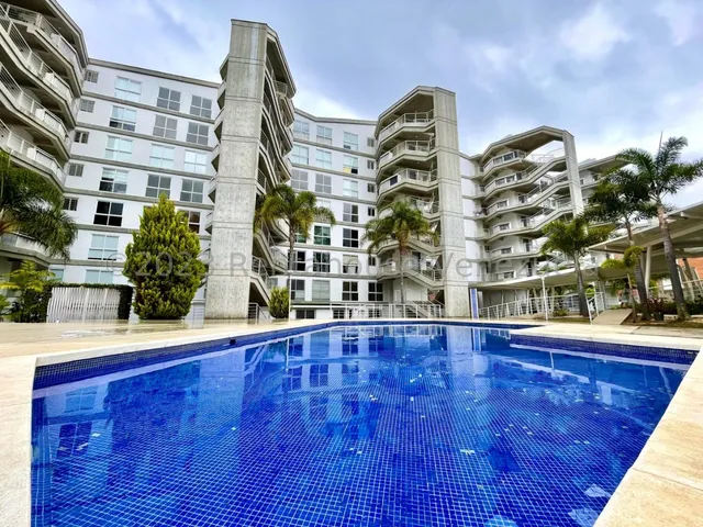 Apartamento Remodelado En Solar Del Hatillo / Villa Avila