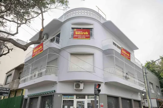Ph De 4 Ambientes Con Dependencia En Venta, En La Lucila.