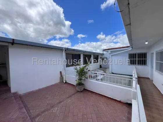 En Alquiler Anexo Urb Corinsa Semi Equipado Gjg 25-23030